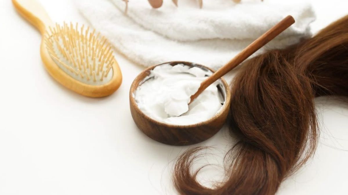 Greek yogurt for hair: முடி சாஃப்டா, சைனிங்கா வளர தயிரை இப்படி யூஸ் பண்ணி பாருங்க..