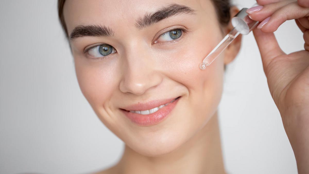 Can You Apply Vitamin C Serum On Sensitive Skin? Dermat Shares!