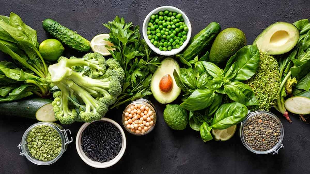 Add These 5 Greens To Your Everyday Diet To Reduce Your Cholesterol Levels After 50