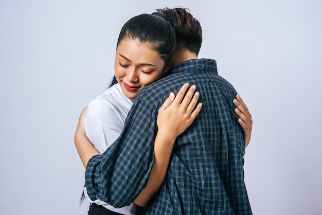 Hug Day: கட்டிப்பிடி தினத்தில் கவனமா இருங்க.. இதை எல்லாம் பாலோப் பண்ண மறக்காதீங்க!